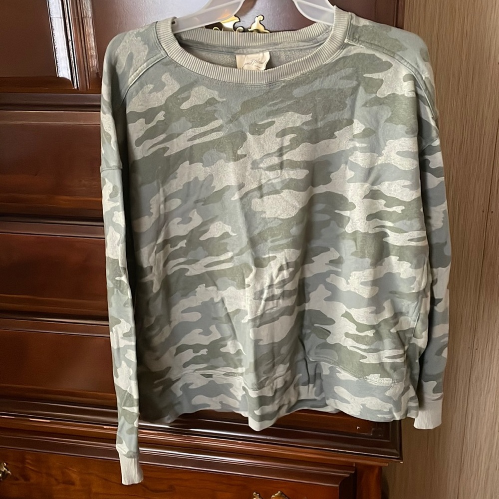 Oversized camo fashion pullover